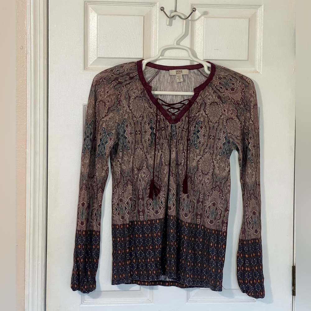 Long sleeve v-neck top with tassels. XS, but maybe fit small.